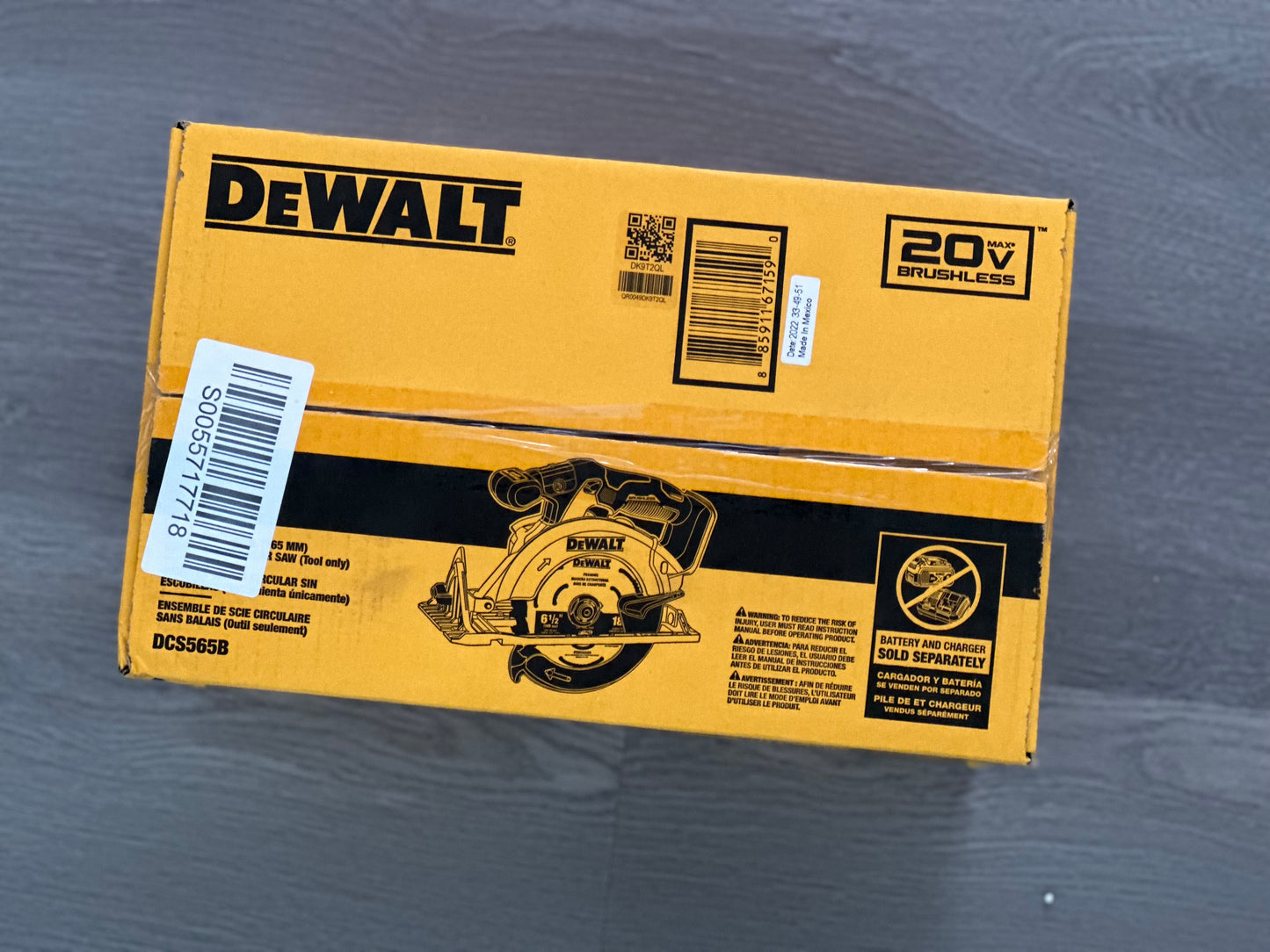 Sierra circular inalámbrica sin escobillas DEWALT DCS565B 20V MAX de 6-1/2" 