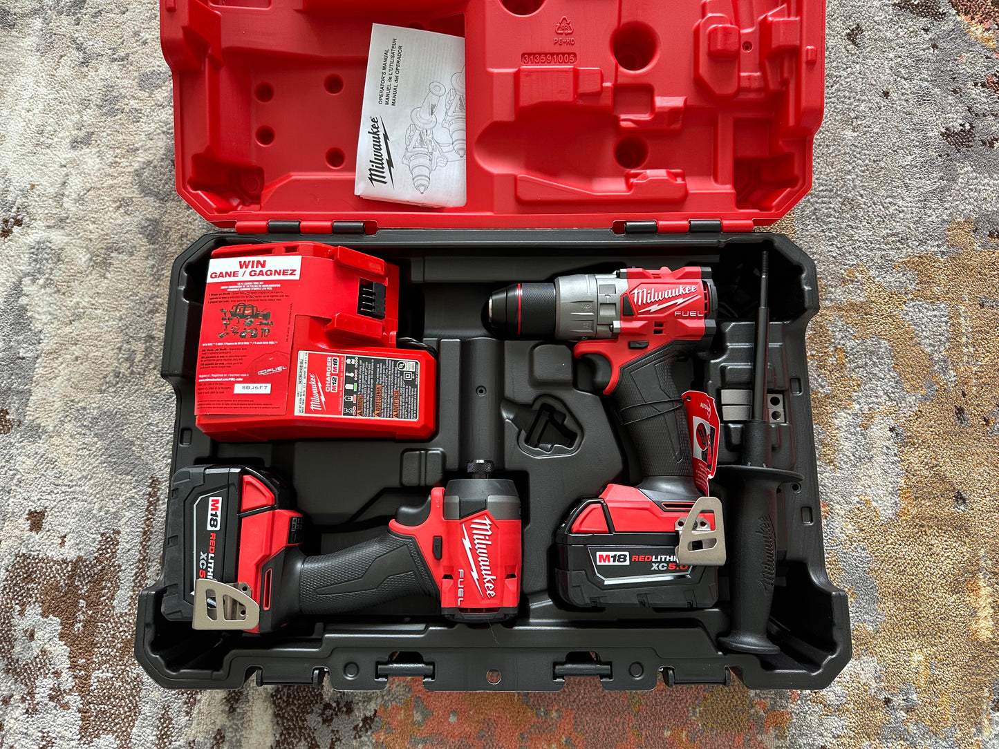 Kit combinado de taladro percutor de combustible y destornillador de impacto Milwaukee M18 (3697-22) 